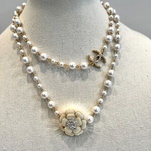 Classic CC Pearl and Gold Necklace